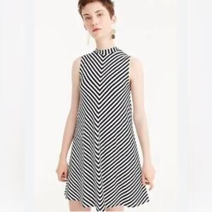 J. crew chevron swing dress Navy and white stripes women’s size XXS